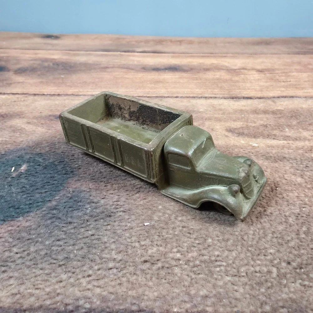 Unbranded vintage cast